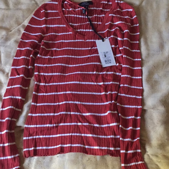 Women’s Sweater - Picture 2 of 2